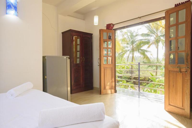 Oyo 13311 The White Feather Hotel มานเดรม ภายนอก รูปภาพ