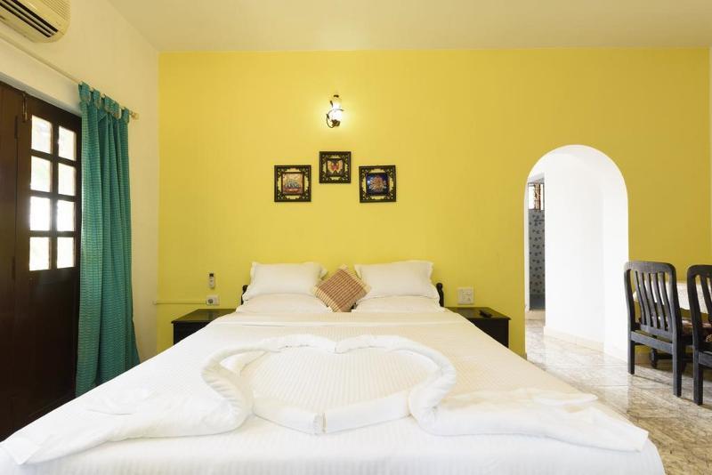 Oyo 13311 The White Feather Hotel มานเดรม ภายนอก รูปภาพ