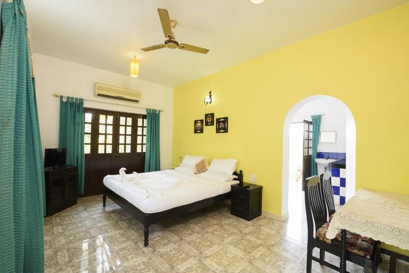 Oyo 13311 The White Feather Hotel มานเดรม ภายนอก รูปภาพ
